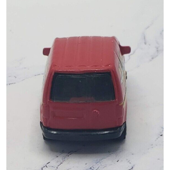 Matchbox 2006 Volkswagen Caddy City Action Series Red Panel MiniVan MB-741 - Picture 4 of 7